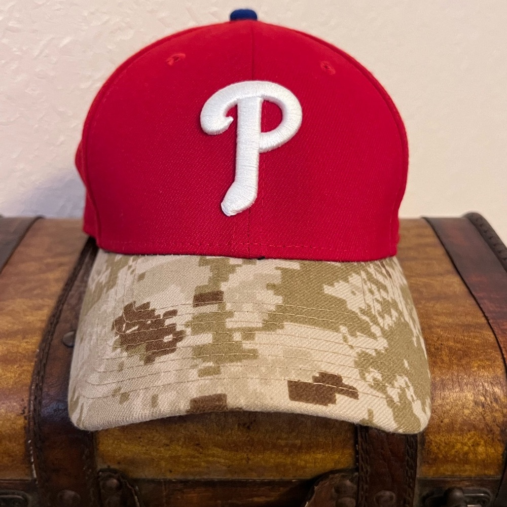 NEW ERA PHILADELPHIA PHILLIES PRIMARY CAMO 59FIFTY ON-FIELD FITTED HAT- SM/ MED